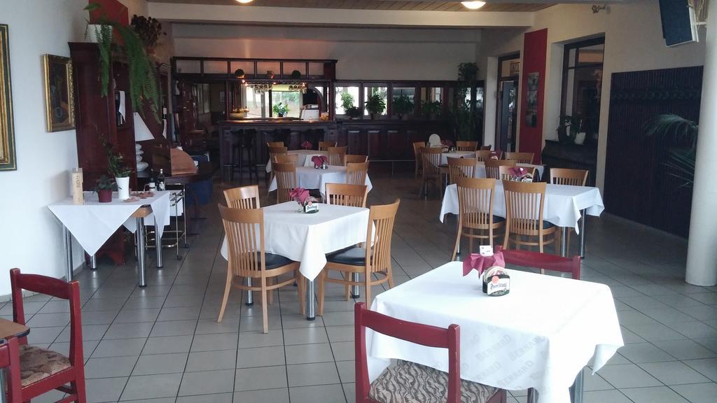 Hotel Rozvoj Klatovy Ngoại thất bức ảnh