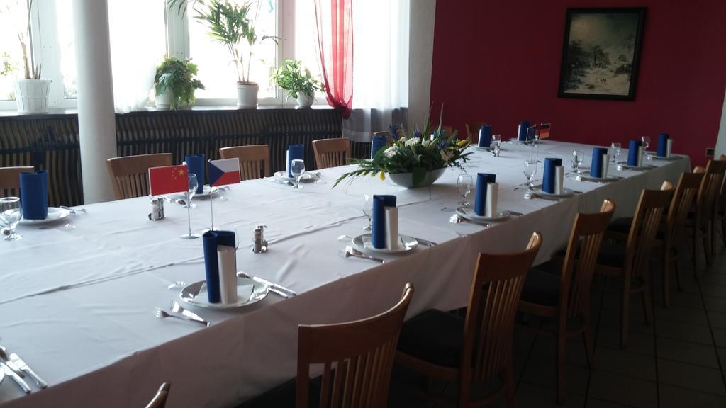 Hotel Rozvoj Klatovy Ngoại thất bức ảnh