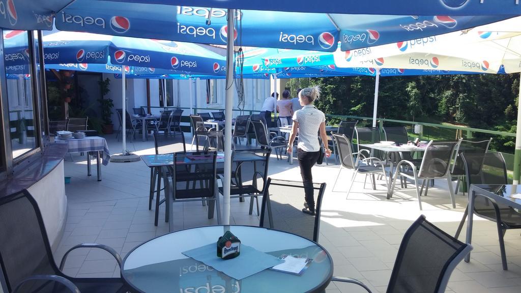 Hotel Rozvoj Klatovy Ngoại thất bức ảnh